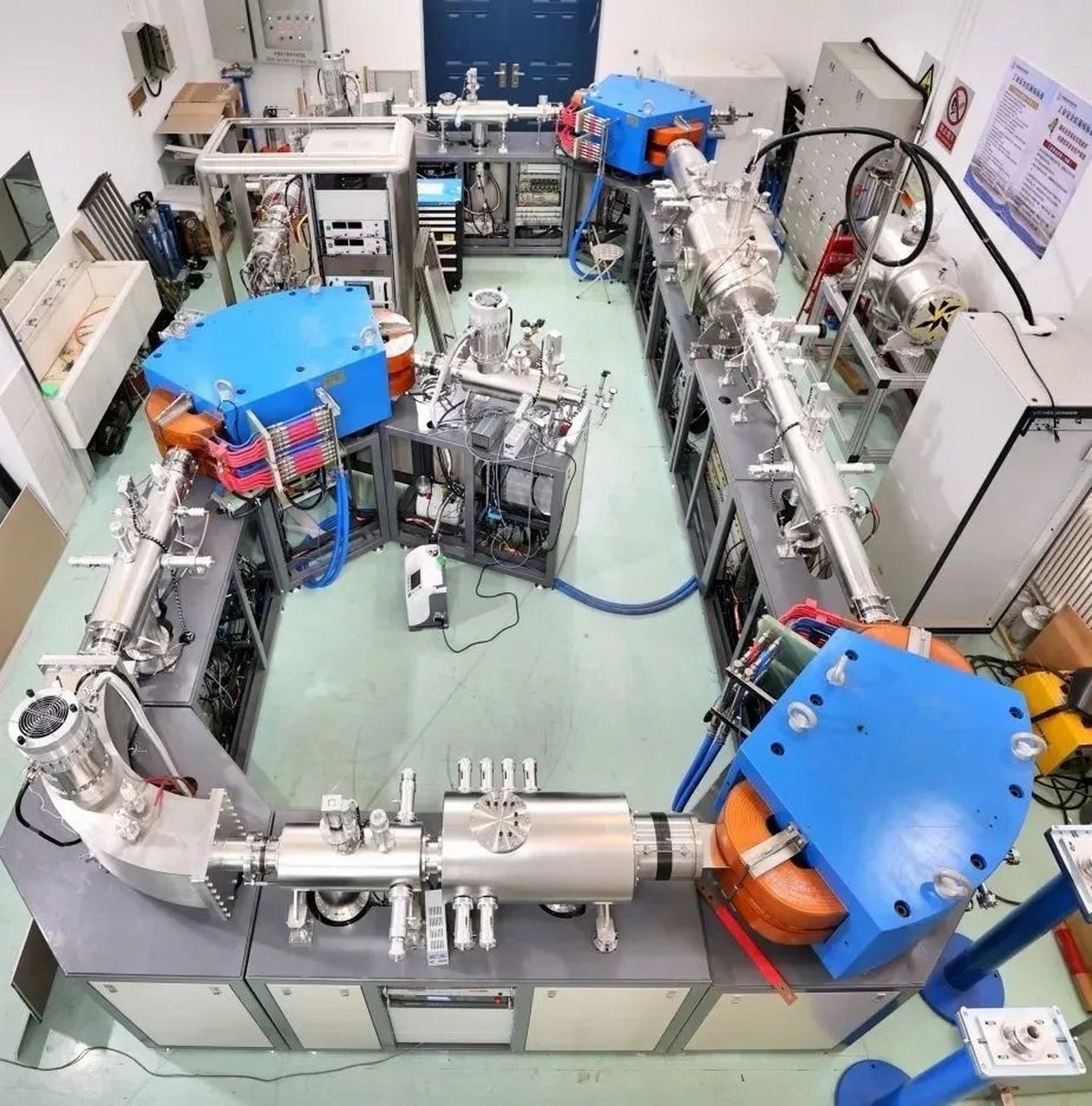 廣東“產(chǎn)業(yè)+科技”的硬核實(shí)力 數(shù)控機(jī)床銷(xiāo)售揭示高質(zhì)量發(fā)展密碼